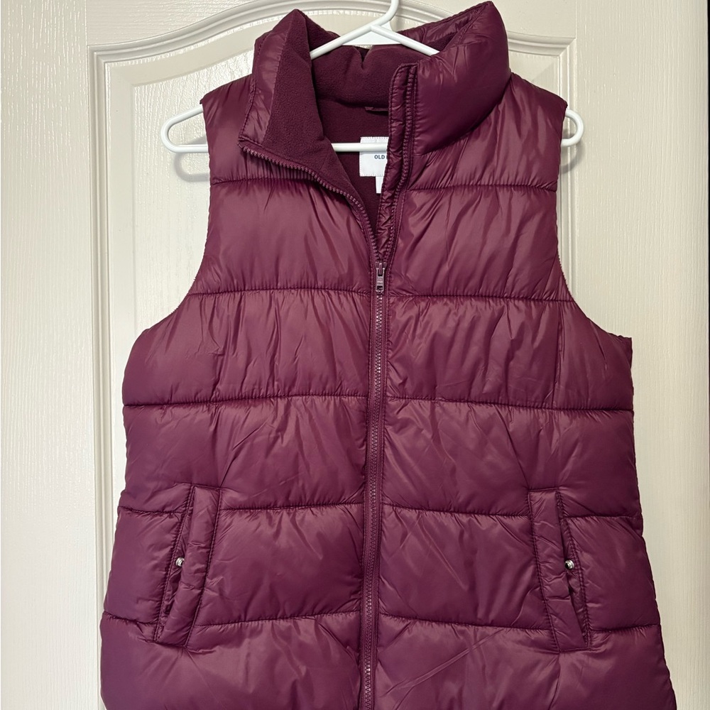 Old Navy Women's Quilted Puffer Vest in Burgundy